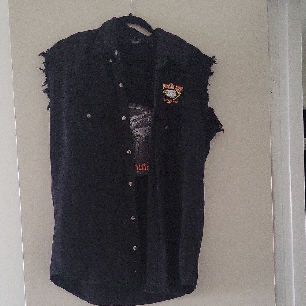 Black Sleeveless Button-Up Shirt with Embroidered Patch